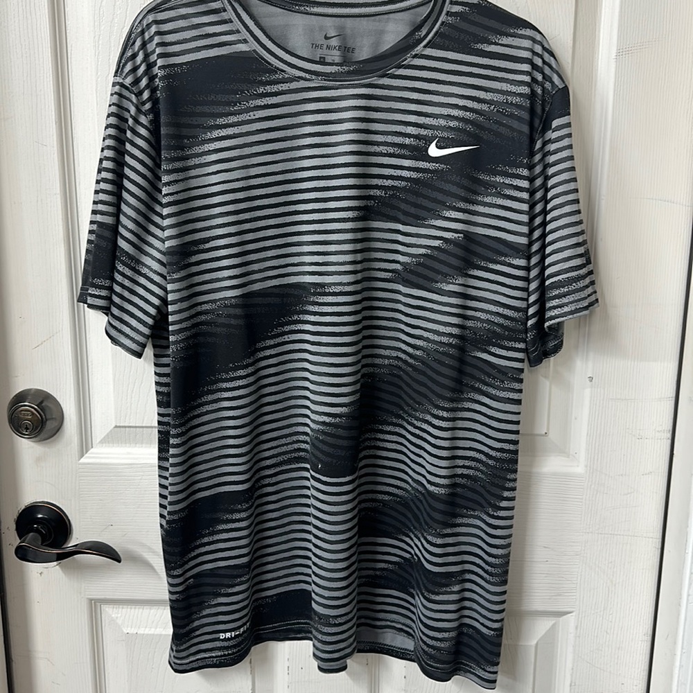 XL Nike top